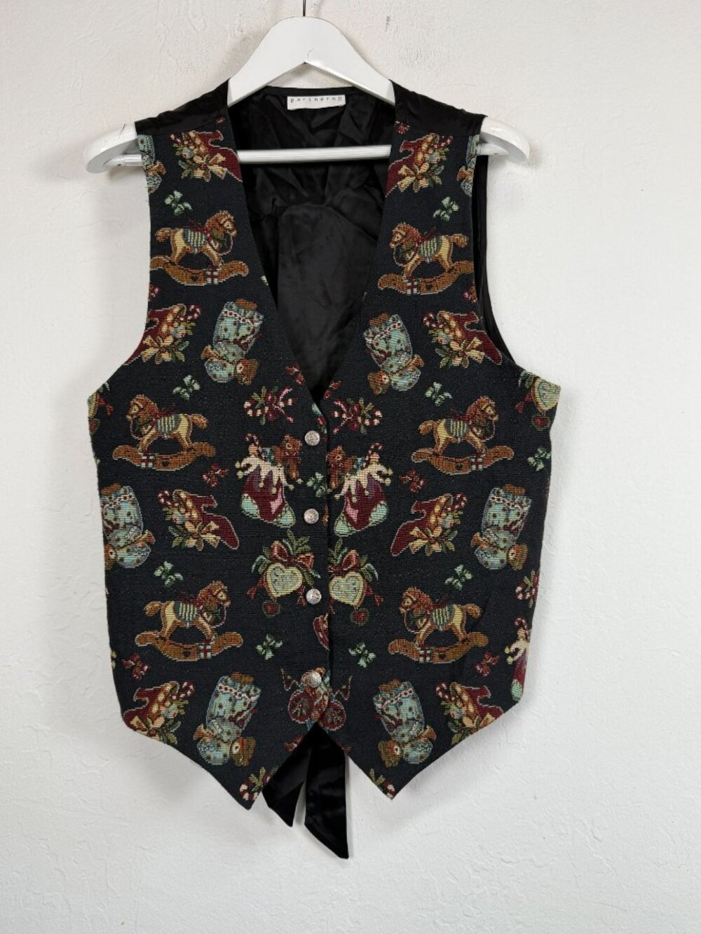 Vintage Partners II Womens Black Holiday Tapestry Print Vest Rocking Horse Candy